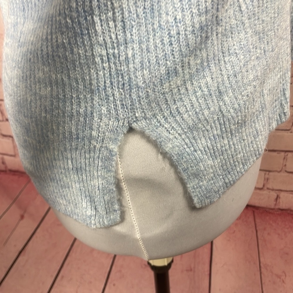 Old Navy Sweater - Size Medium - Picture 3 of 6